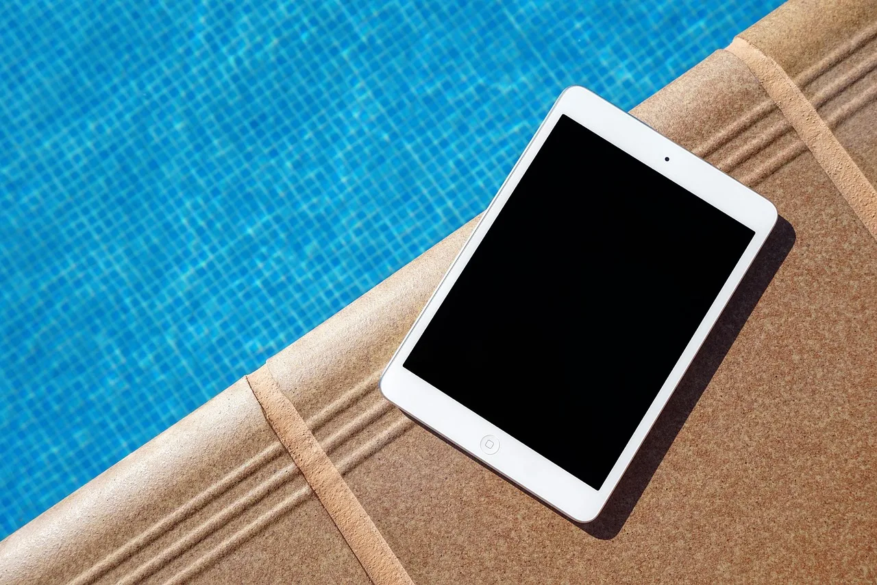swimming, nature, pool, water, tablet, apple, ipad, gadget, modern, technology. How to judge pool service software: twelve checks and a trial